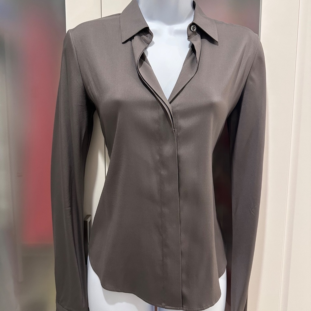 Theory Grey Biddy Silk Button Down Blouse XS. NWOT! MSRP $325